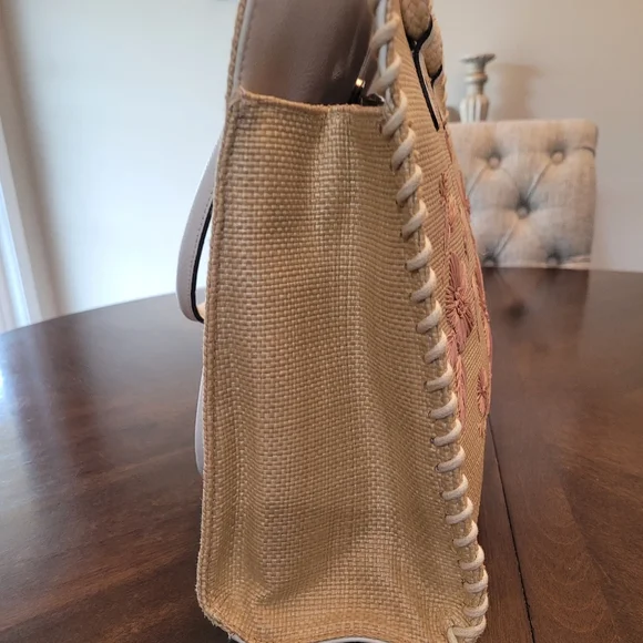 Woven Y2K Beige Tote with Pink Floral Embroidery by Relativity. - Picture 2 of 9